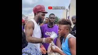 Burna Boy Shares Food To Needy In Rivers #markandura