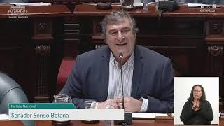 Sen. Sergio Botana fundamentando la ley en defensa de los Ex Trabajadores de Casa de Galicia