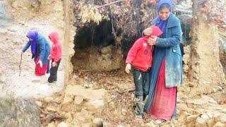 The destruction of the flood in the hut of a mother with only four children in the mountains and de