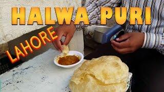 HALWA PURI in LAHORE - Traditional Pakistani Breakfast