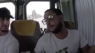 Lacrim raconte une blague dans le bus d’Alger