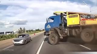 TRUCK AND CARS DRIVERS - crazy on the streets with trucks and cars!