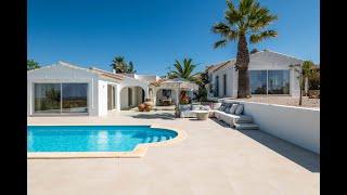 Luxury villa with sea views in Algarve, Portugal for sale. Fully renovated and ready to move in!