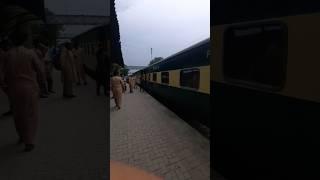 17Up MILLAT EXPRESS AT LIAQATPUR RAILWAY STATION WITH GEU40 ENGINE PAKISTAN RAILWAYS LAHORE JN KC