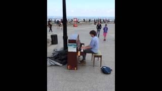 Crazy Pianist in Montréal on Mont-Royal