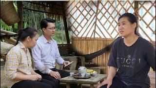 The CEO brought Từ Tiến into the company and the reaction of the employees in the company.