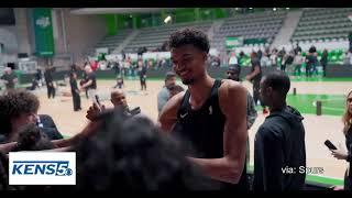 The San Antonio Spurs arrive in Paris