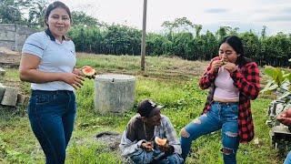 Dayri se comió la sandía de Doña Vicenta! Ella si no le tiene miedo a la abuelita chentia