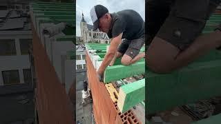 laying ceramic blocks on foam construction technology