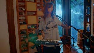 Angie McMahon - Making It Through (Treehouse Sessions)