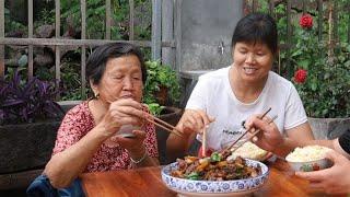 美味佳肴，远不及一盘野菜，到了挖蚂蚁菜的季节，难得的美食