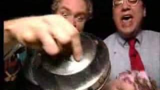 Penn & Teller - The Bee Trick