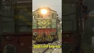 Shah Latif Express #entertainmentworldz #railway #paktrain #pakistanrailwaytrain #karakoramexpress