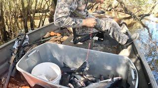 3 Days Hunting and Fishing in the Swamp (Cast Blast Catch & Cook)