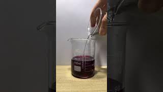 The Reaction of Potassium Permanganate and Ascorbic Acid Vitamin C #shorts #chemistry #experiment