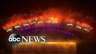 Fireworks in Australia for the beginning of 2020 l ABC News