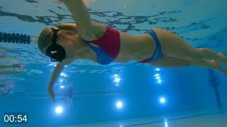 Marielle diving DNF 50m. underwater. No air in her lungs. Freediving training in the pool. Skyfall