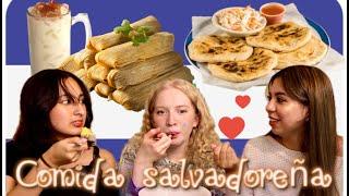 Probando comida salvadoreña