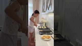 Панкейки на завтрак. Готовим с дочкой. Пышные панкейки.