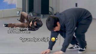 What happened when Kyungsoo and Suho try to do handstand?