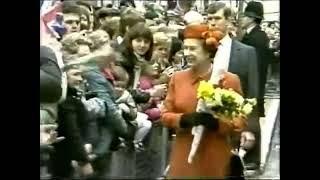 The Queen opens Ealing Broadway Shopping Centre