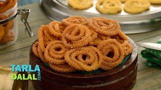 चकली (Chakli / Diwali Dry Snack / How to Make Rice Chakli Tea Time) by Tarla Dalal