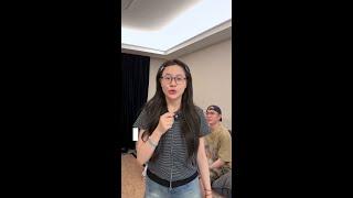 #街拍# 大一新鮮人的潮流穿搭，來了解一下小魚海棠風格