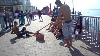 Street entertainers in Svetlogorsk.MP4