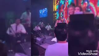 Yulduz Usmonova do'stlari davrasida konsert