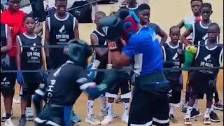 WHO DO YOU THINK WON? BLUE OR BLACK?  …#boxing #boxingdrills #nigeriaboxing #africanboxing