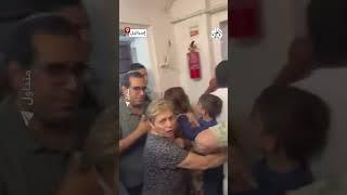 شاهد.. شجار واشتباكات بين إسرائيليين مع رش غاز الفلفل في ملجأ أثناء هروبهم من صواريخ إيرانية