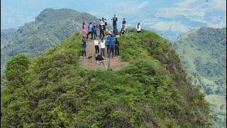 Ascendiendo al imponente Cerro Tusa  Pirámide natural más alta del mundo Venecia Antioquia Colombia