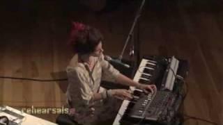 Imogen Heap "Hide and Seek" Live On Indie 103