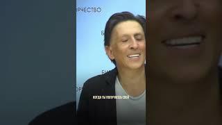 Меня зовут Тимофей Окроев, я серийный предприниматель и основатель «Русской переводческой компании «