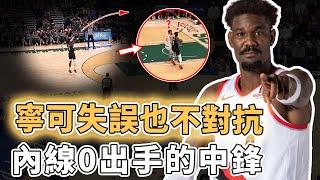 寧可失誤也不對抗！完全放棄內線出手的DeAndre Ayton真實表現到底有多離譜？213公分強行改打射手、更上演罕見走步失誤，Embiid：有點熟悉｜澤北SG