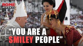 Pope as he leaves Indonesia: “Has anyone ever told you that you are a smiley people?”