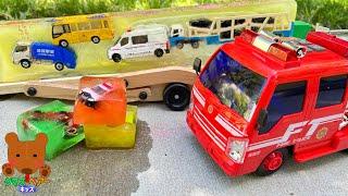 消防車が氷の中の車を救出する! … 4つのくるまの動画