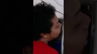 lagi telpon pacar digangguin aja..