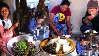 chicken curry in bhumi kitchen || cooking lunch & having with villagers ||