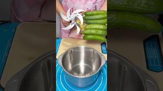 The cucumber is instantly cut into granules. It is a multi-function meat grinder in your kitchen.