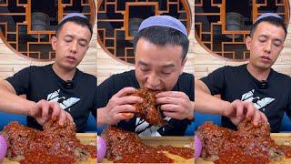 ASMR BEEF BONES WITH SPICY GARLIC SAUCE EATING