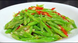 It would be a mistake to stir-fry the green beans directly into the pan. Let me teach you a trick th