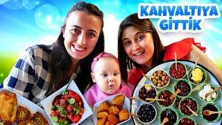 Anne Vlog. Sevcan, Derin, Ayşe, Maria ve Karl kahvaltıya gidiyorlar! Bebek bakma videosu