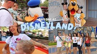 DISNEYLAND VLOG Day 1! Full day with 2 kids– their first time at Disneyland!