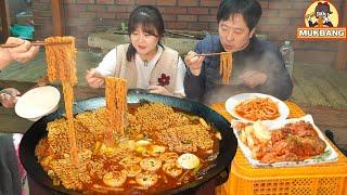 蟹ちゃんのモッパン純豆腐と牡蠣をいっぱい入れた熱ラーメン5袋お義母さんと囲って美味しく食べました