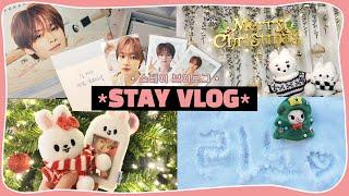 (eng) STAY VLOG | 𝑴𝒆𝒓𝒓𝒚 𝑪𝒉𝒓𝒊𝒔𝒕𝒎𝒂𝒔 • SKZ Season Greeting 2024 • 크리스마스 파티 • 인형옷 • 준등기깡  | 스테이 브이로그