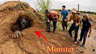 Brave Hunter Kills Monster Gorilla And 3 Giant Pythons