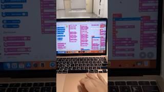 Программа жұмыс жасап, робот дұрыс жүріп жатқанда..#робототехника #код