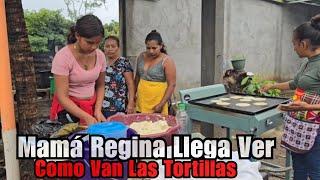 Las Mujeres Empiezan Hacer Las Tortillas Para Mr Charly