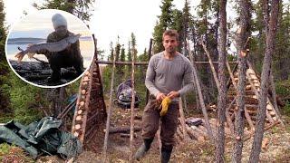 10 survivalists built a wooden shelter and hunted a big fish in the "Alone" competition